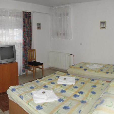 Nadix Panzio Bed & Breakfast Debrecen Oda fotoğraf