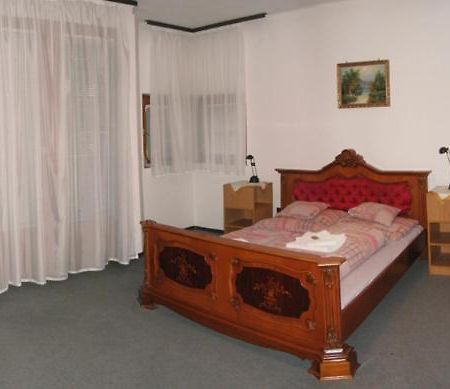 Nadix Panzio Bed & Breakfast Debrecen Dış mekan fotoğraf