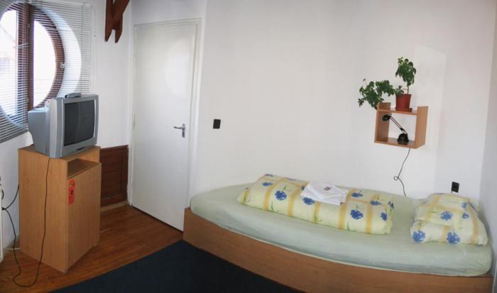 Nadix Panzio Bed & Breakfast Debrecen Oda fotoğraf